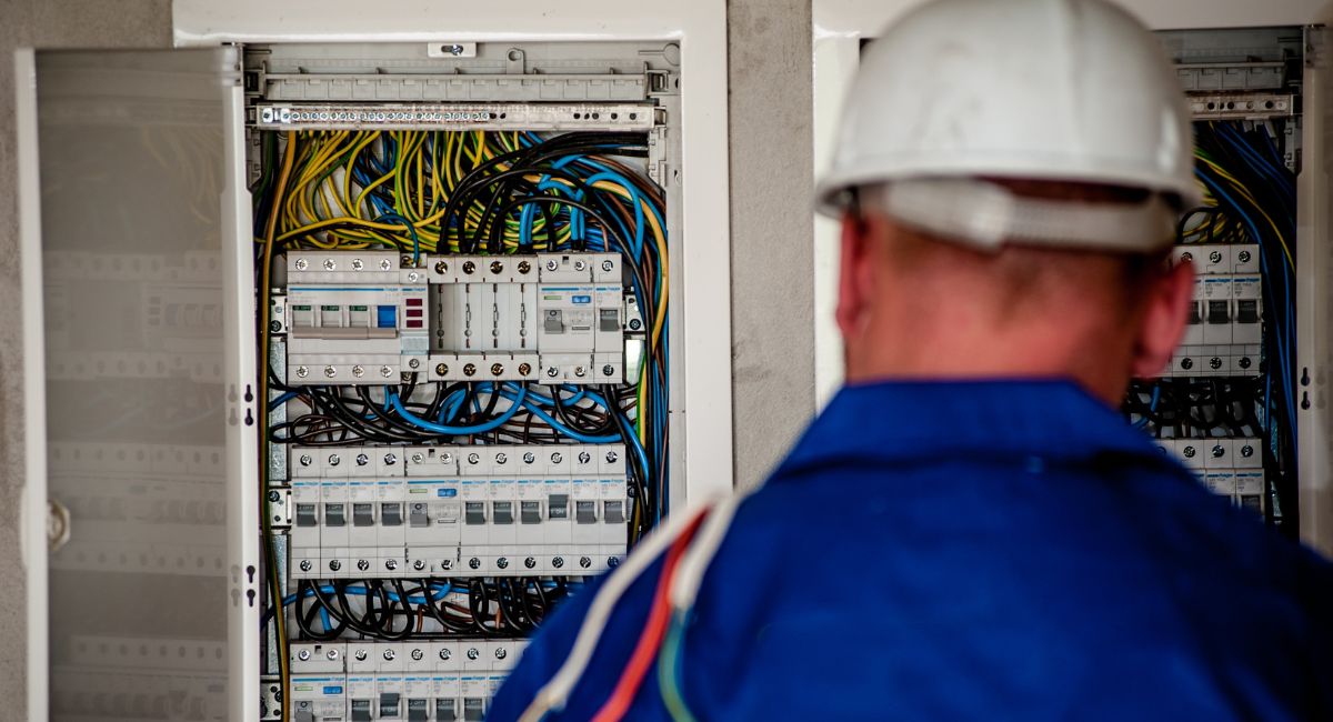 Find a Qualified Electrician in Leeds Quickly Banner